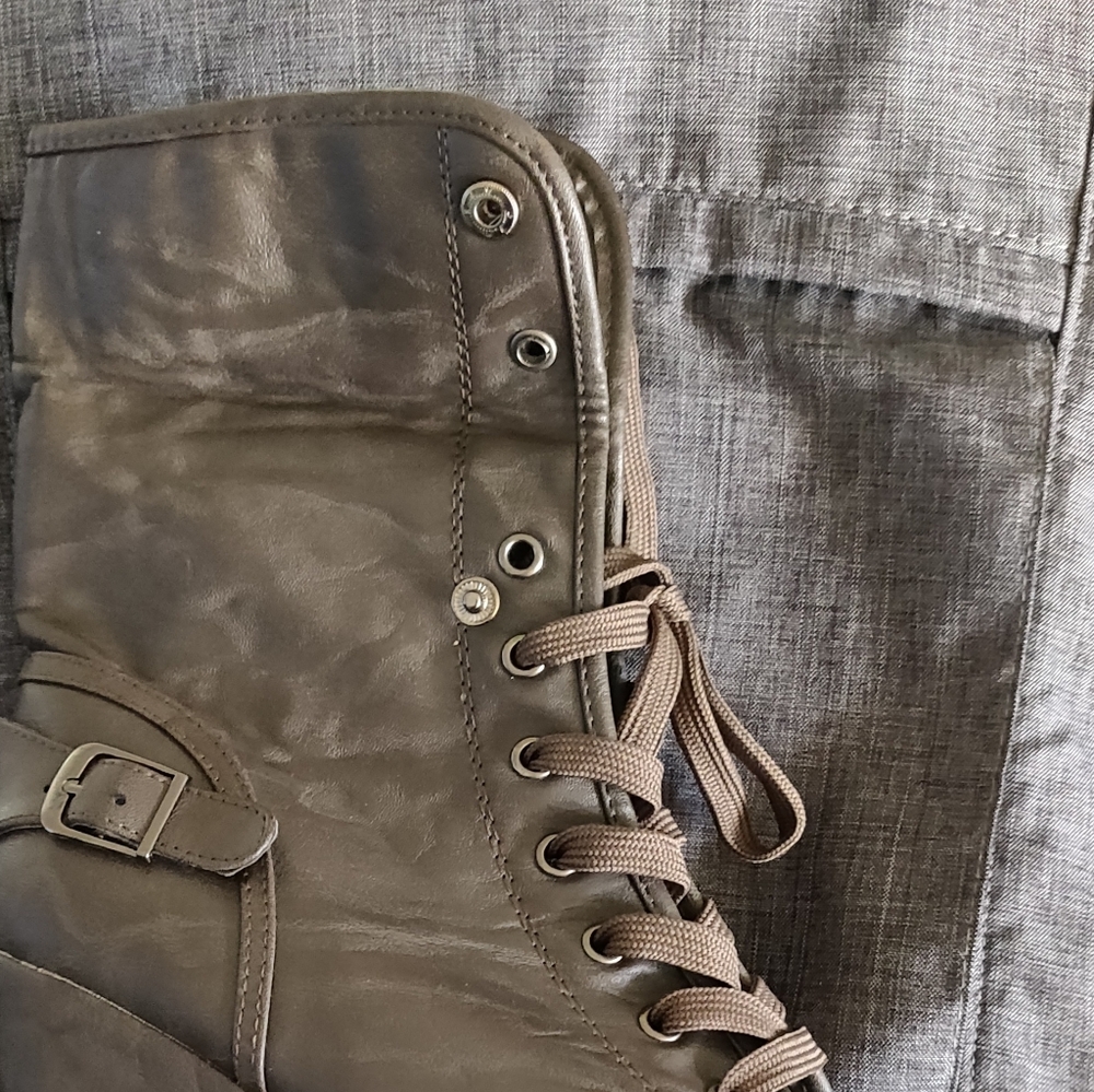 Boots - Picture 7 of 8